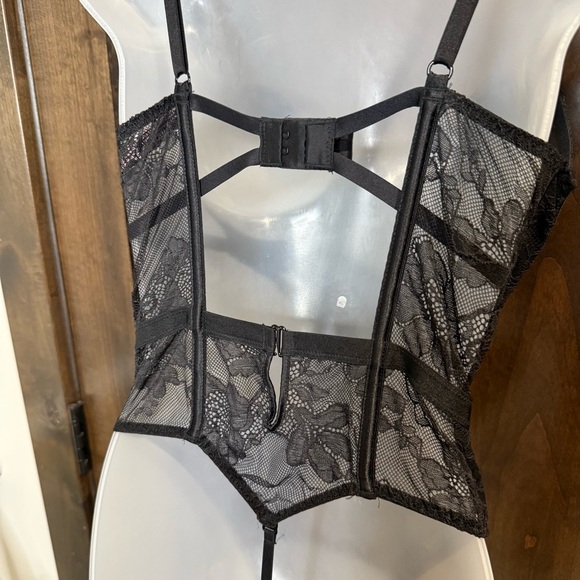 Victoria’s Secret bombshell lace teddy bodysuit push-up bra adds 2 cup size NWOT - Picture 4 of 9